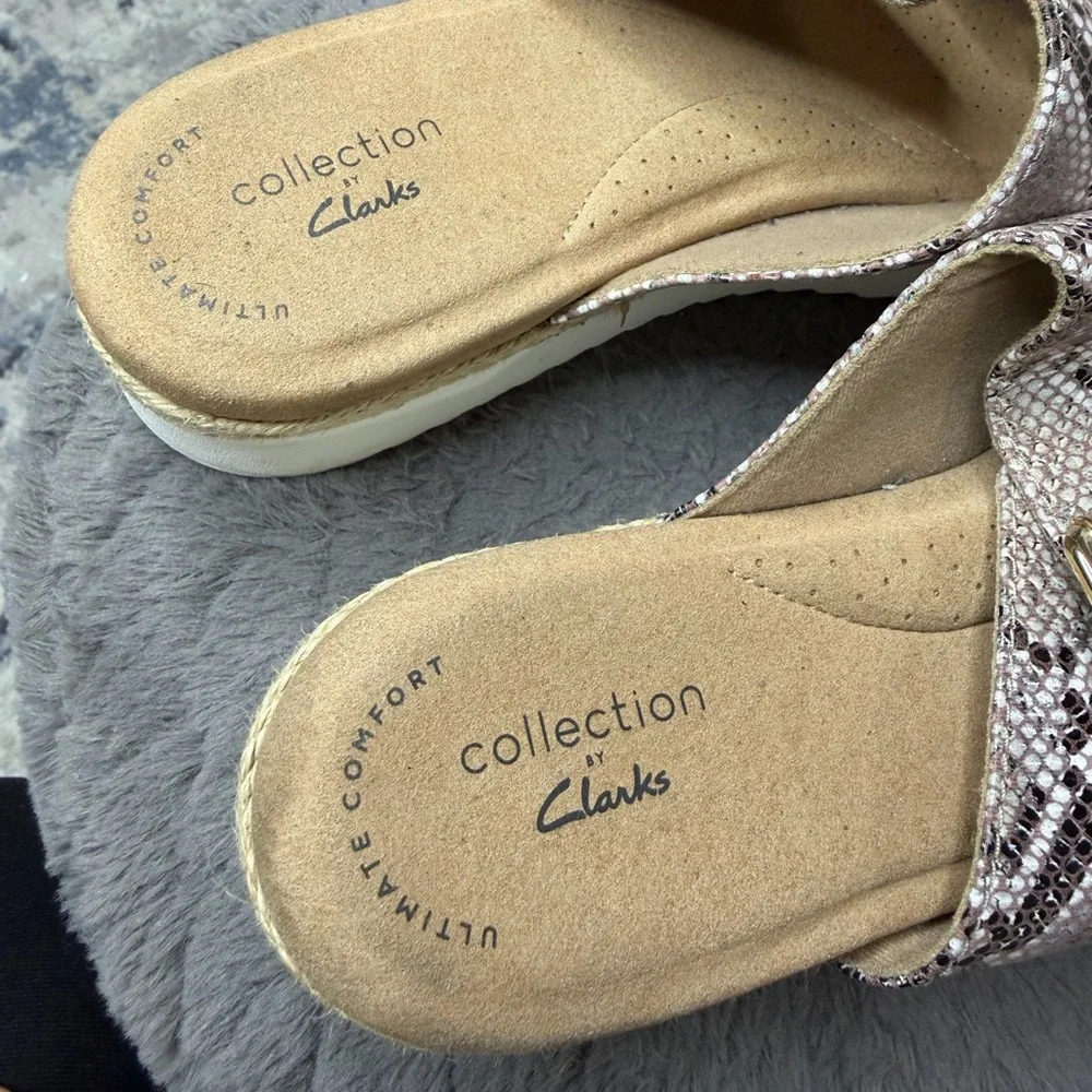 Clarks Collection Pink Snakeskin Double Buckle Platform Comfort Slides Size 8.5✨